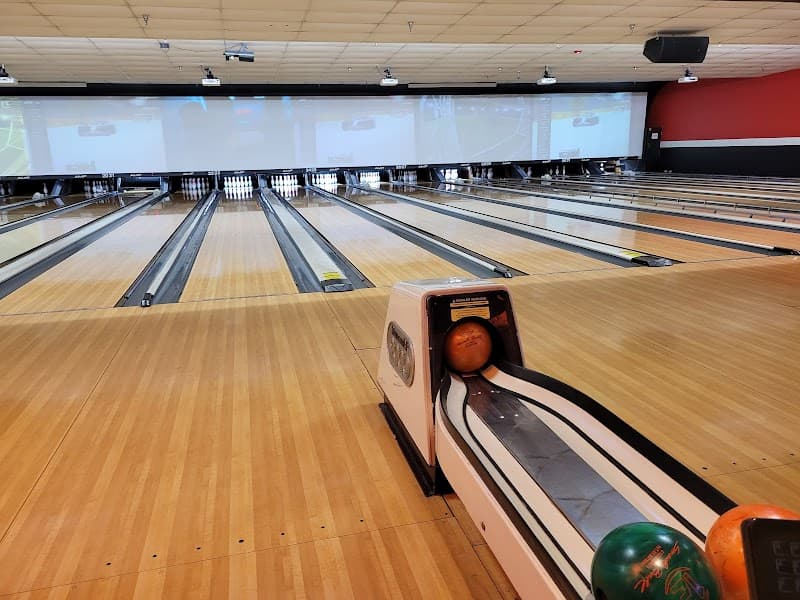 Interior view of AMF Peoria Lanes bowling alley