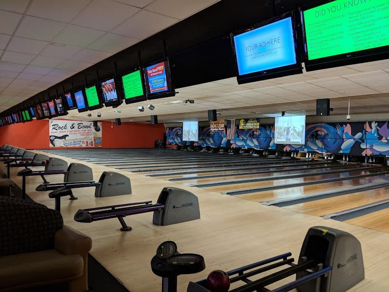 Interior view of Gahanna Lanes bowling alley