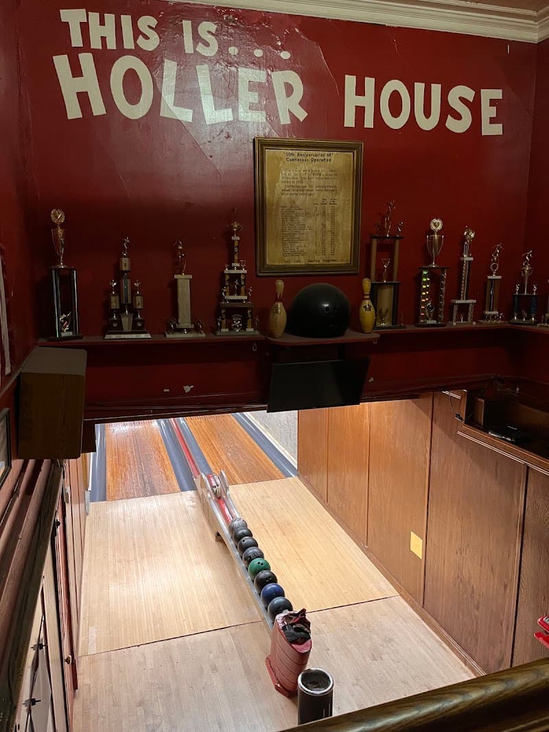 Interior view of Holler House | Milwaukee and the Nation’s Oldest Alleys bowling alley