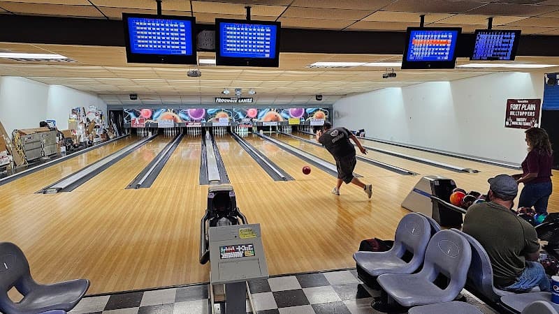 Interior view of Iroquois Lanes & Restaurant bowling alley