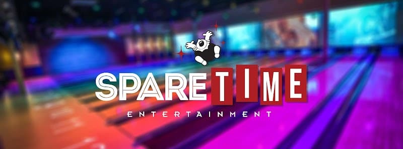 Interior view of Spare Time Cedar Rapids bowling alley