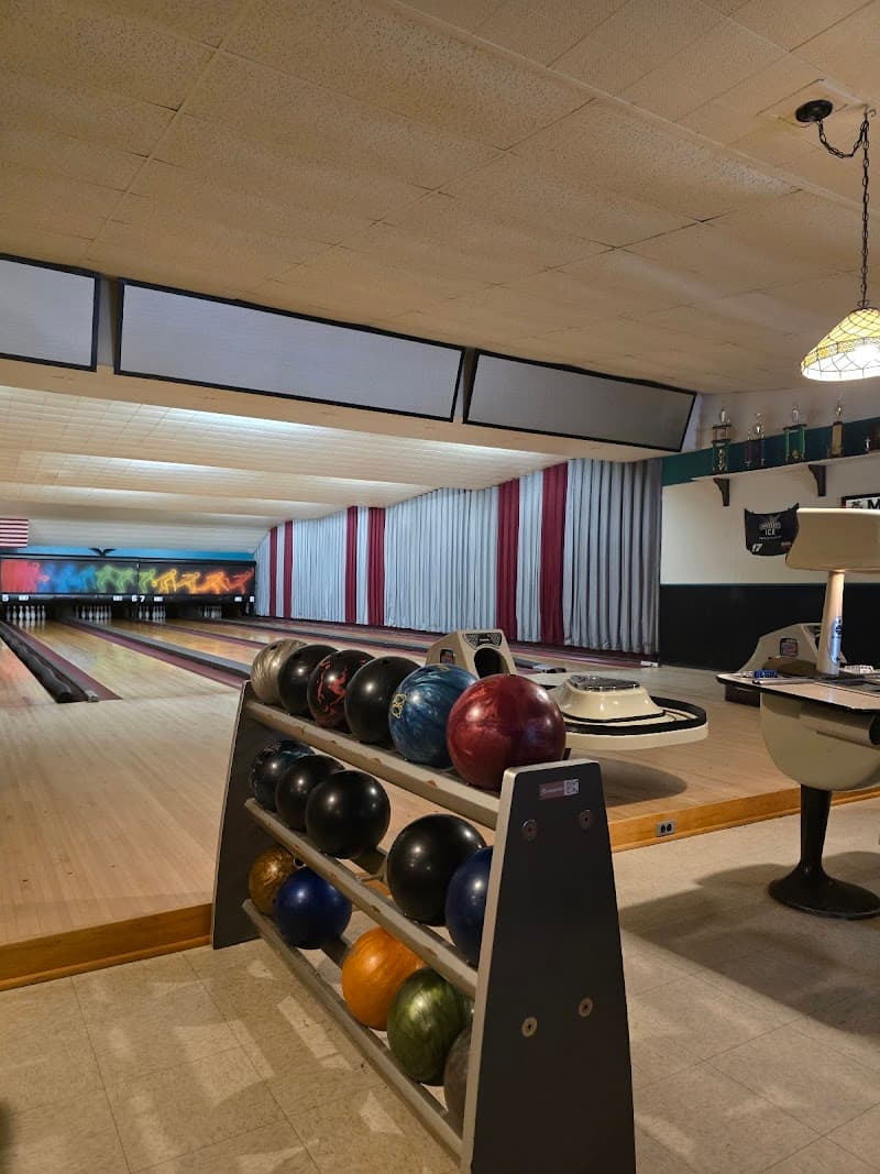 Interior view of Stc Pro Bowl bowling alley