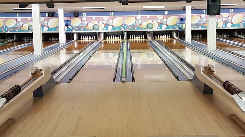 Interior view of White Oak Bowling Lanes bowling alley