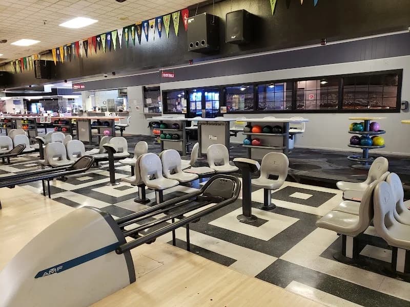 Mira Mesa Lanes - Image 9