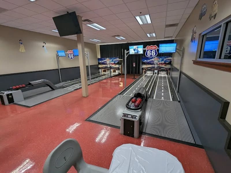 Kingpin Lanes - Image 2