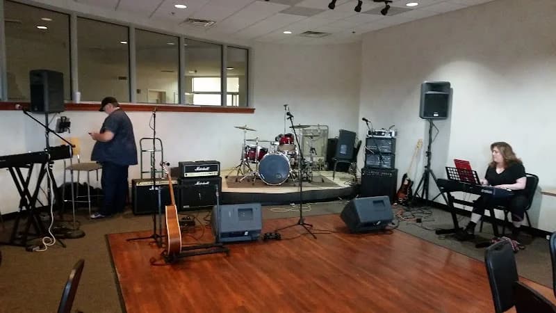 Kingpin Lanes - Image 10