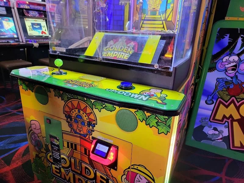 Round1 Bowling & Arcade Southwest Plaza - Image 8