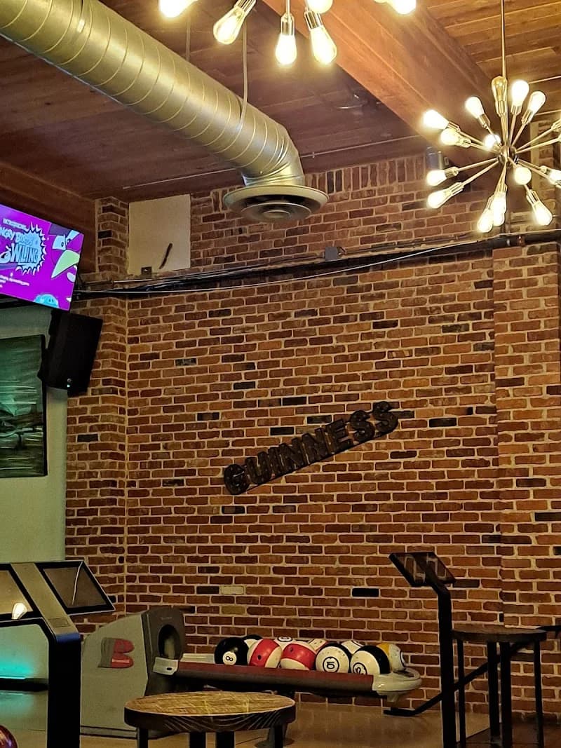 HANGAR 101 Billiards Bowling Bar & Grill - Image 4
