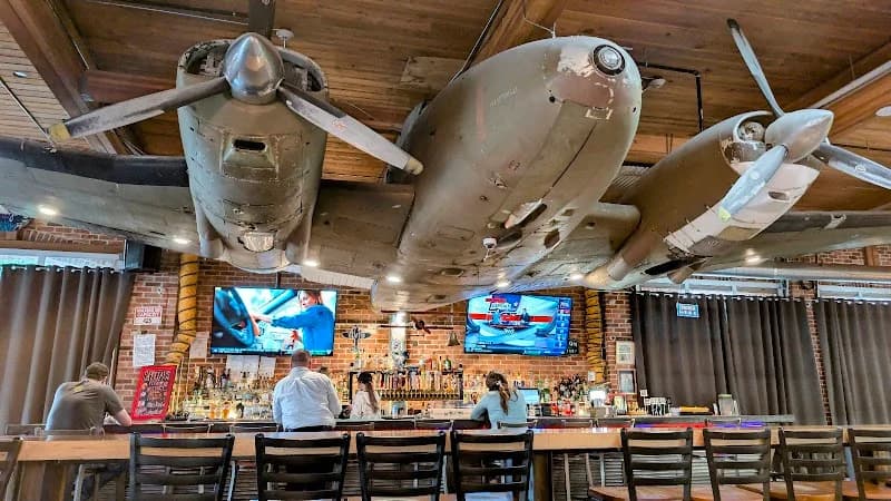 HANGAR 101 Billiards Bowling Bar & Grill - Image 6