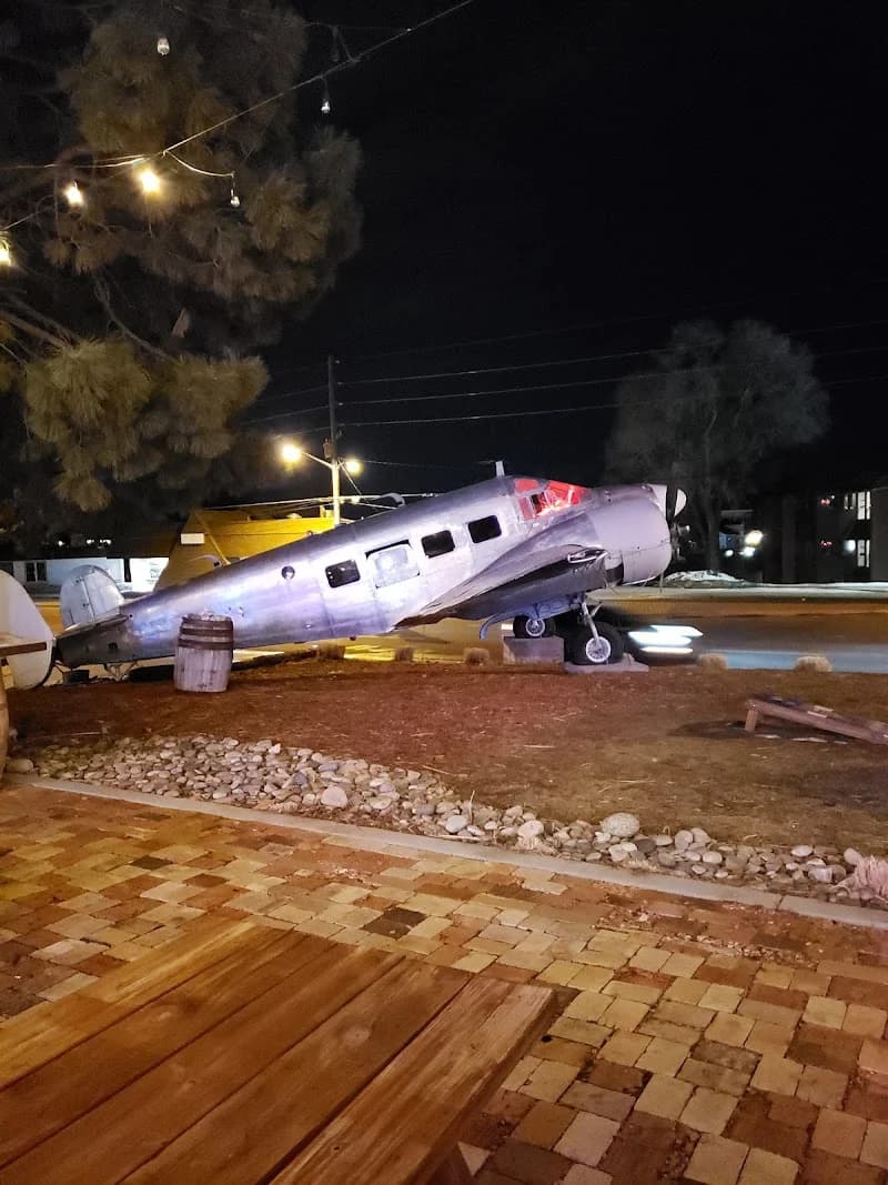 HANGAR 101 Billiards Bowling Bar & Grill - Image 7