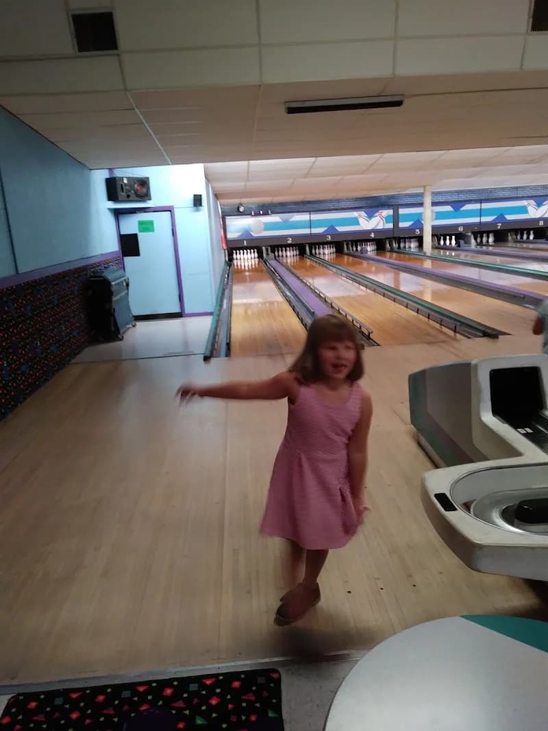 Split Happens Bowling Center - Image 5