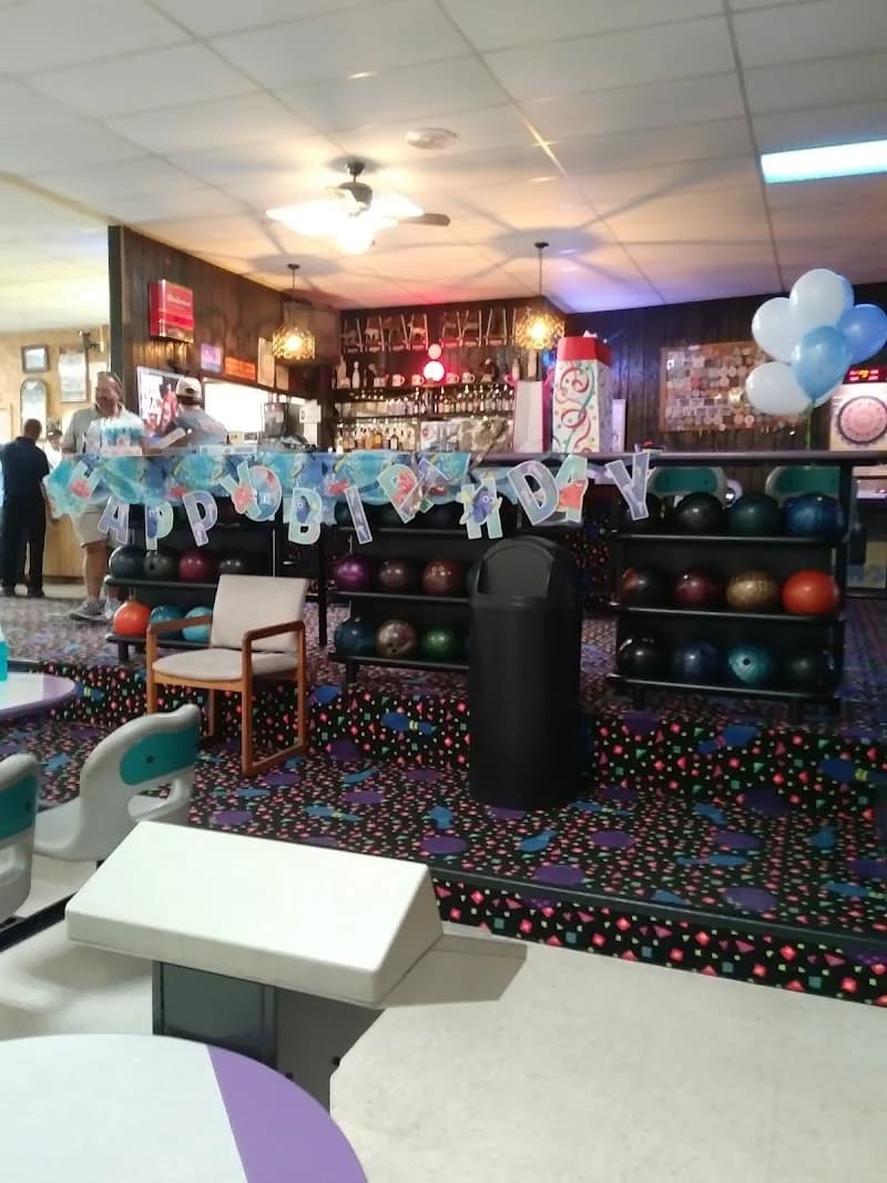 Split Happens Bowling Center - Image 8