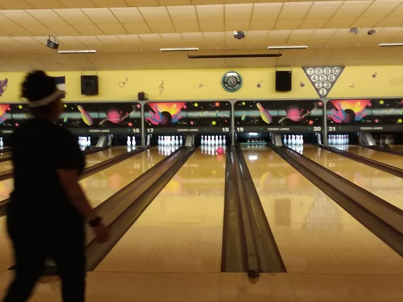 Crown Lanes Bowling Center & Sports Bar - Image 4