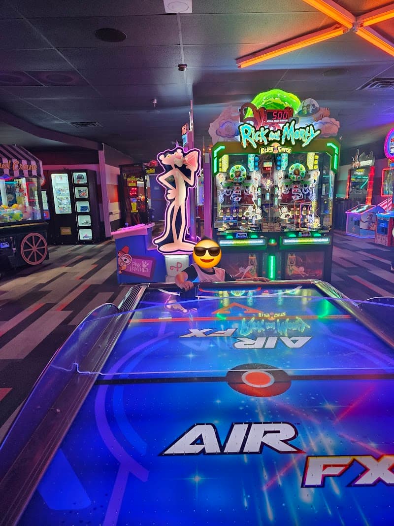 Bowlero Lakewood - Image 7