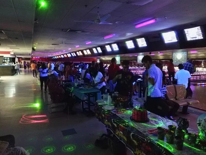 AMF Bolera Paradise Lanes - Image 2