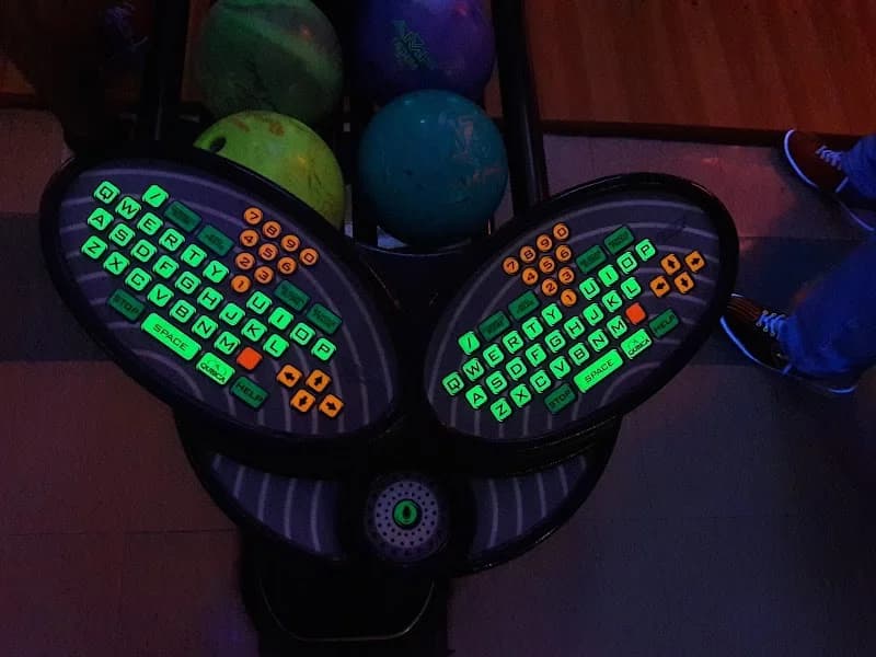 AMF Bolera Paradise Lanes - Image 10