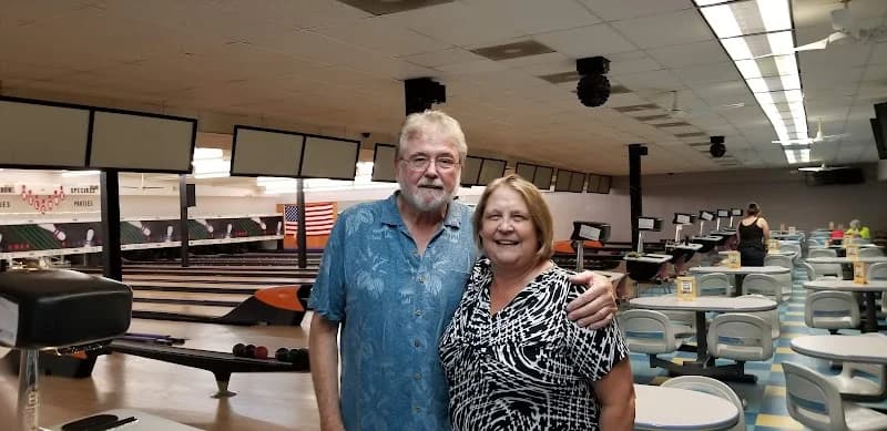 Pinland Bowling Lanes - Image 2