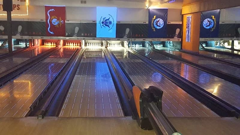 Pinland Bowling Lanes - Image 9