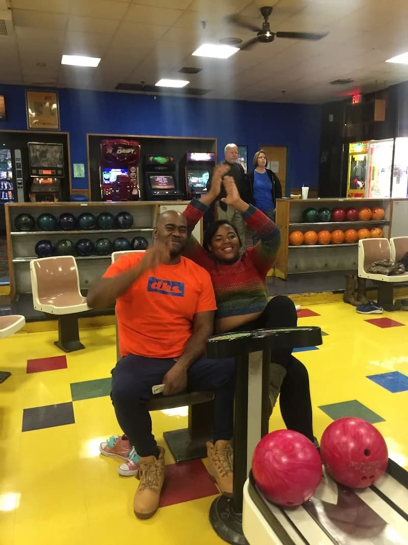 Woodleaf Lanes - Image 9