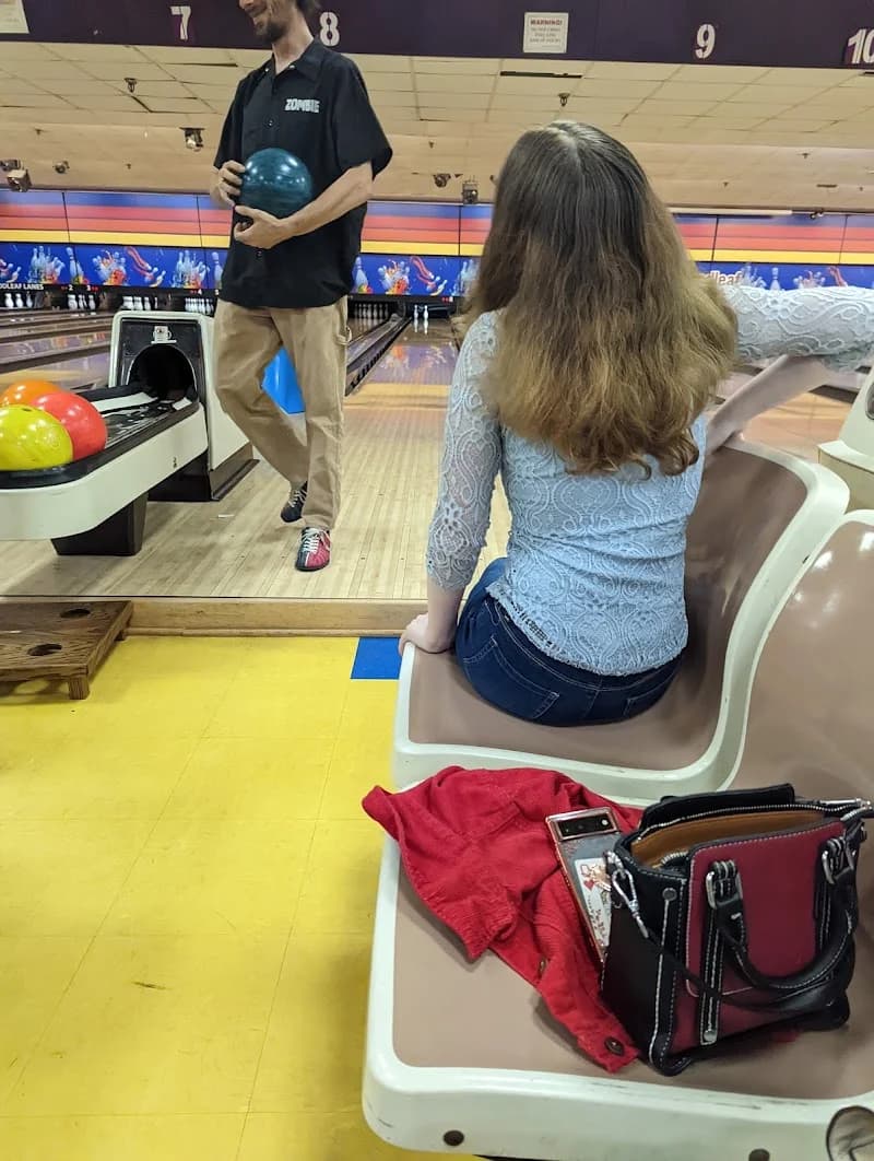 Woodleaf Lanes - Image 10